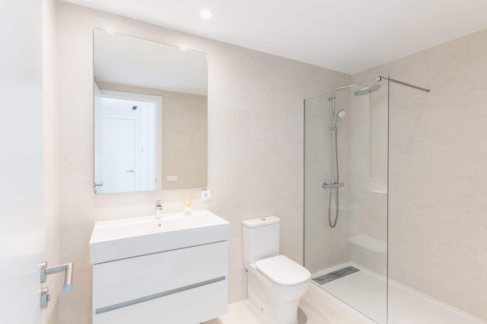 3 chambre Penthouse à vendre à Estepona avec piscine garage - 760 000 € (Ref: 9245944)