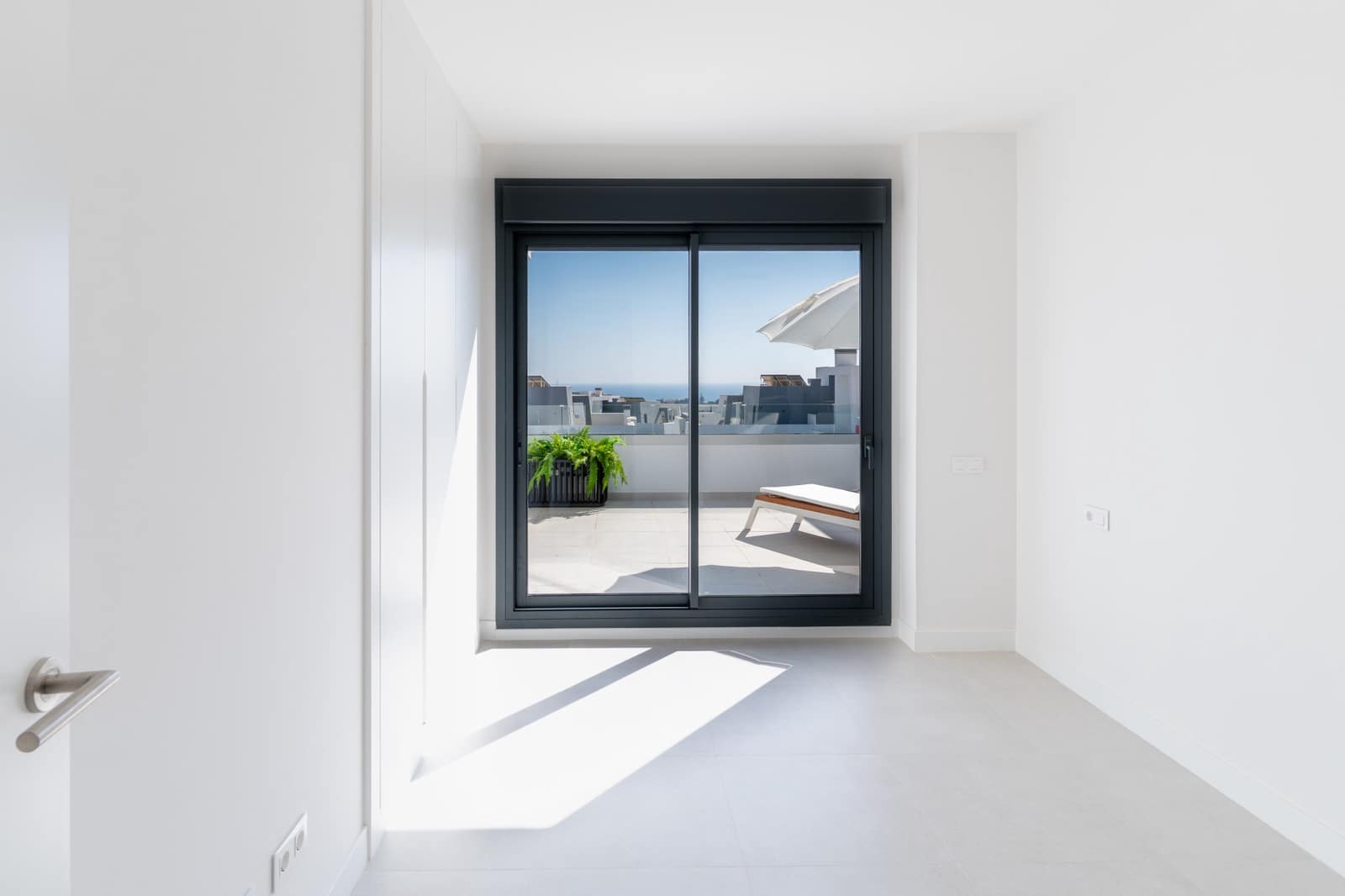 3 chambre Penthouse à vendre à Estepona avec piscine garage - 760 000 € (Ref: 9245944)