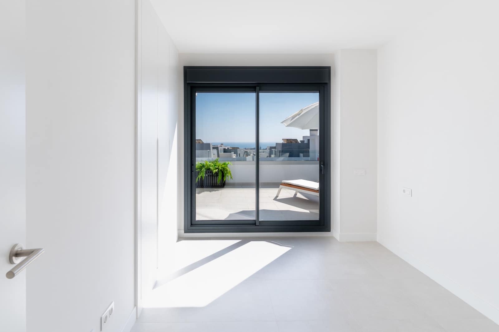 3 soveværelse Penthouse til salg i Estepona med swimmingpool garage - € 760.000 (Ref: 9245944)