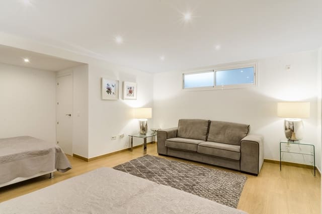 5 bedroom Villa for sale in Marbella with pool garage - € 3,950,000 (Ref: 9245951)