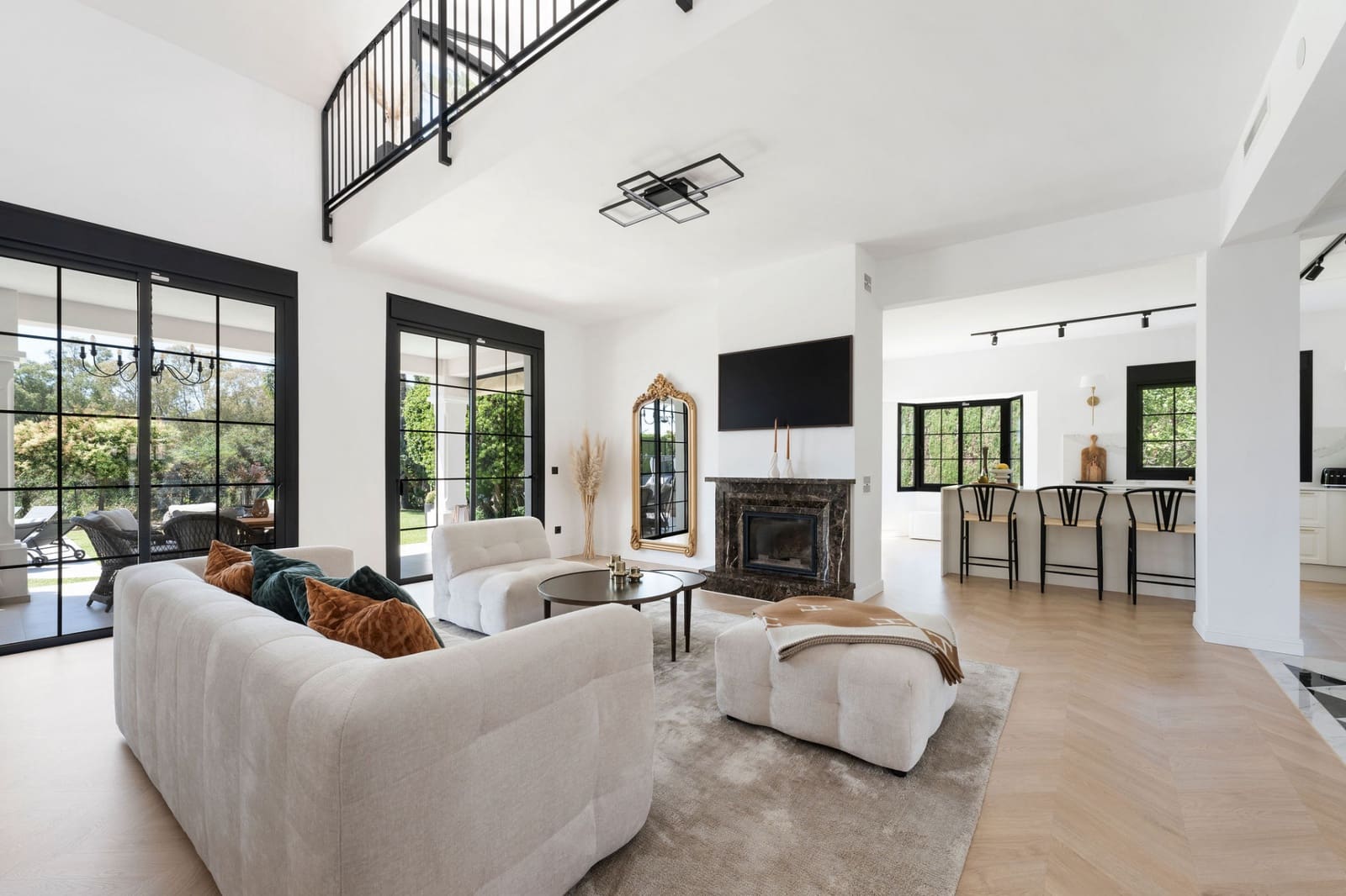 Chalet de 5 habitaciones en Estepona en venta con piscina garaje - 2.795.000 € (Ref: 9245953)