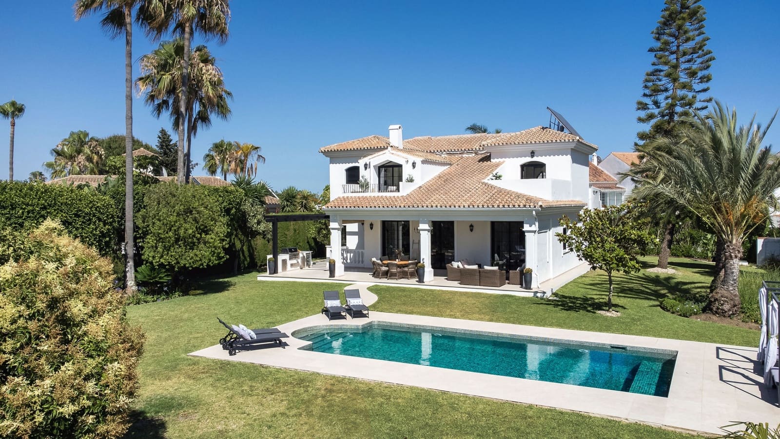 Chalet de 5 habitaciones en Estepona en venta con piscina garaje - 2.795.000 € (Ref: 9245953)