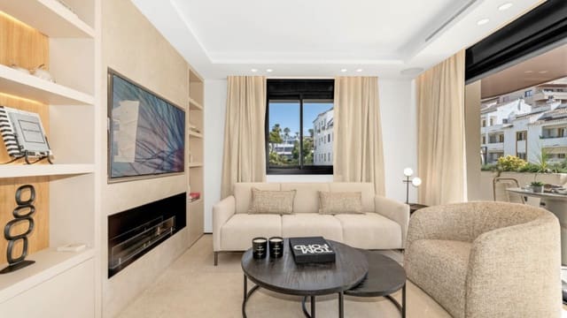 2 soveværelse Lejlighed til salg i Puerto Banus, Marbella med swimmingpool - € 749.000 (Ref: 9245957)