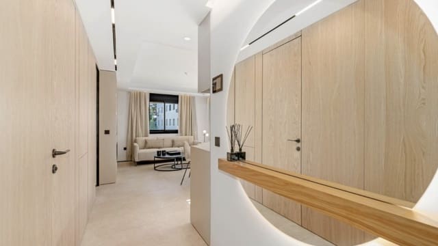 2 soveværelse Lejlighed til salg i Puerto Banus, Marbella med swimmingpool - € 749.000 (Ref: 9245957)