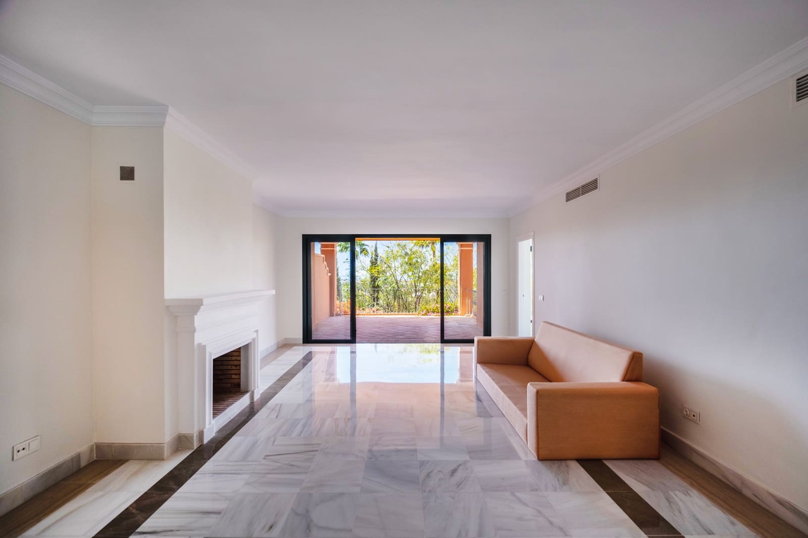 2 soverom Leilighet til salgs i Monte Halcones med svømmebasseng garasje - € 675 000 (Ref: 9245959)