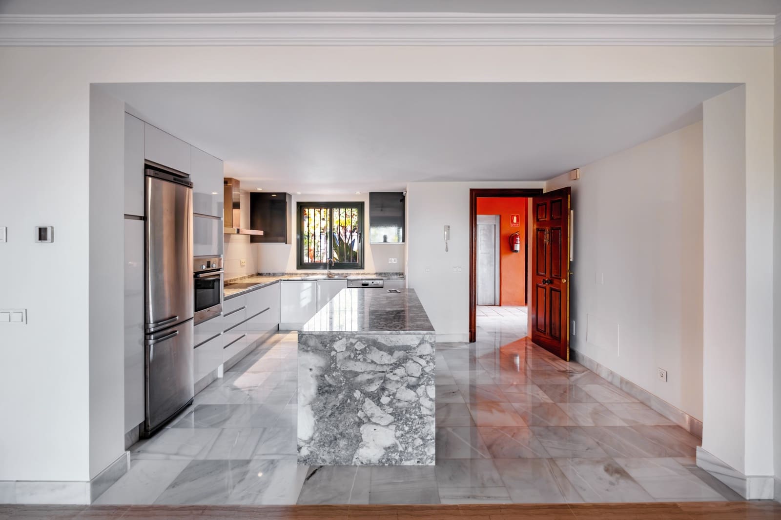 2 soverom Leilighet til salgs i Monte Halcones med svømmebasseng garasje - € 675 000 (Ref: 9245959)