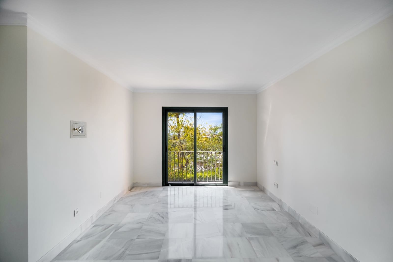 2 soverom Leilighet til salgs i Monte Halcones med svømmebasseng garasje - € 675 000 (Ref: 9245959)