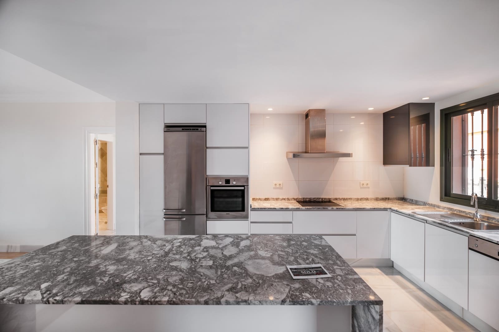 2 soverom Leilighet til salgs i Monte Halcones med svømmebasseng garasje - € 675 000 (Ref: 9245959)