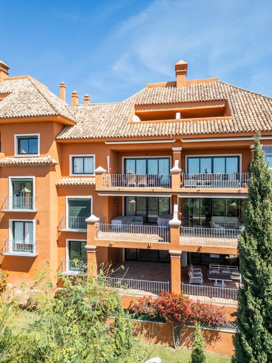 2 bedroom Apartment for sale in Monte Halcones with pool garage - € 675,000 (Ref: 9245959)
