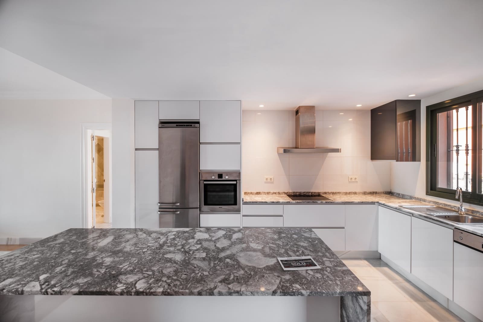 2 bedroom Apartment for sale in Monte Halcones with pool garage - € 675,000 (Ref: 9245959)
