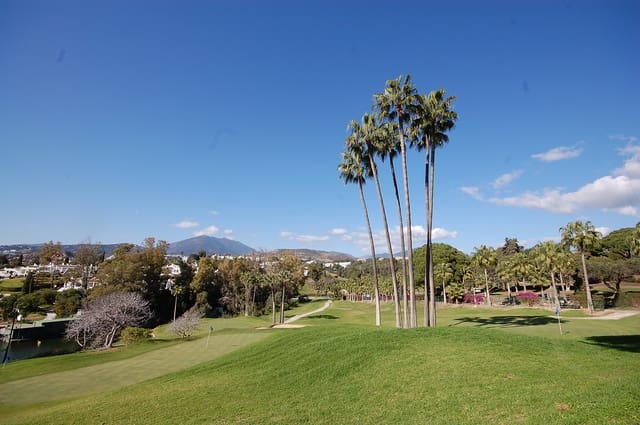 Chalet de 4 habitaciones en Nueva Andalucia, Marbella en venta con piscina garaje - 4.939.000 € (Ref: 9245961)