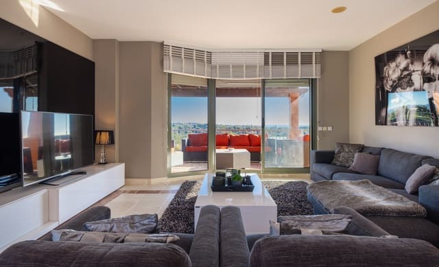 3 quarto Penthouse para venda em Estepona com piscina garagem - 829 000 € (Ref: 9245962)