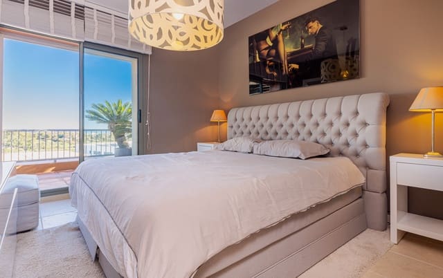 3 quarto Penthouse para venda em Estepona com piscina garagem - 829 000 € (Ref: 9245962)