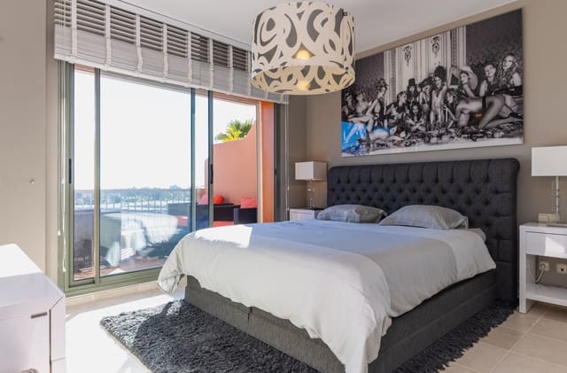 3 quarto Penthouse para venda em Estepona com piscina garagem - 829 000 € (Ref: 9245962)