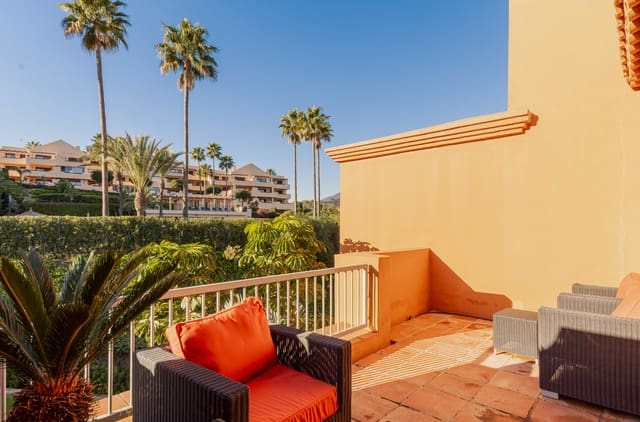 3 quarto Penthouse para venda em Estepona com piscina garagem - 829 000 € (Ref: 9245962)