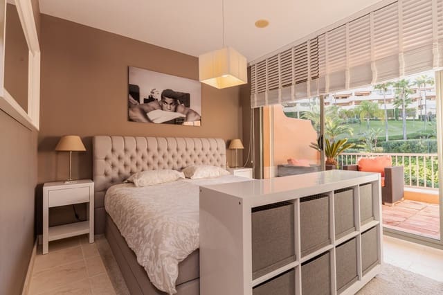 3 quarto Penthouse para venda em Estepona com piscina garagem - 829 000 € (Ref: 9245962)