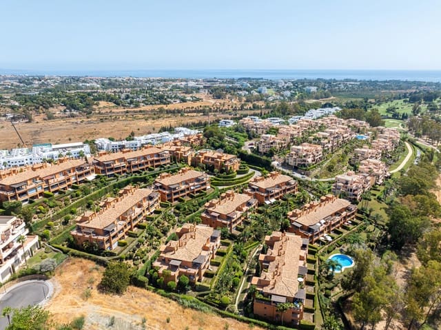 3 quarto Penthouse para venda em Estepona com piscina garagem - 829 000 € (Ref: 9245962)