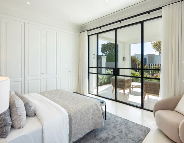 4 soveværelse Villa til salg i Estepona med swimmingpool garage - € 1.987.000 (Ref: 9245963)