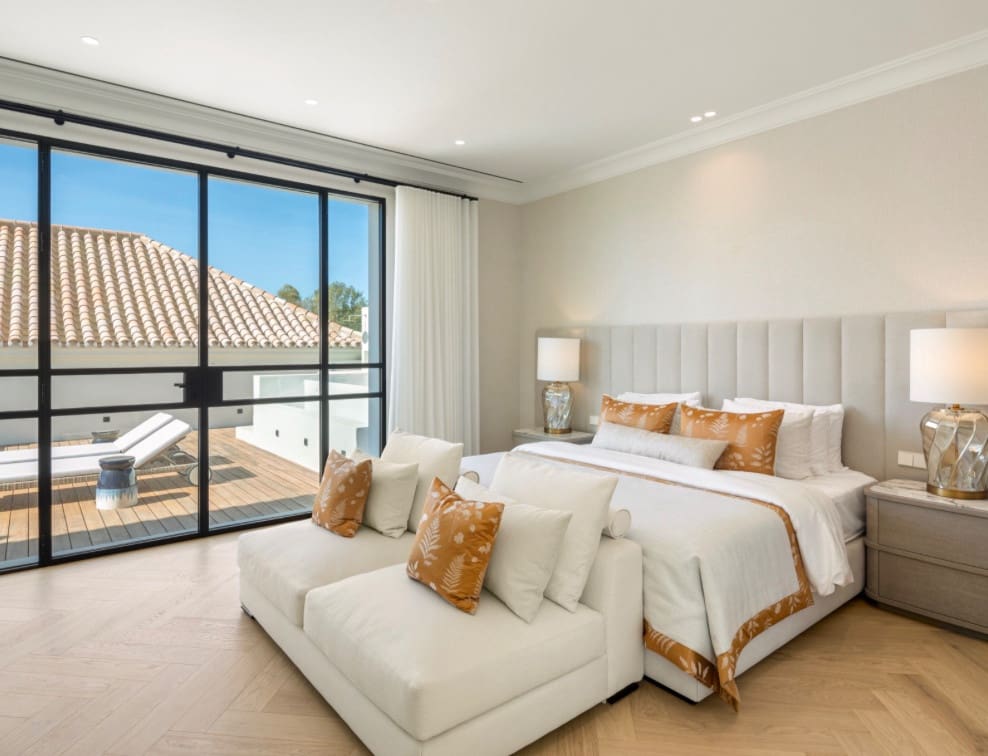 4 bedroom Villa for sale in Estepona with pool garage - € 1,987,000 (Ref: 9245963)