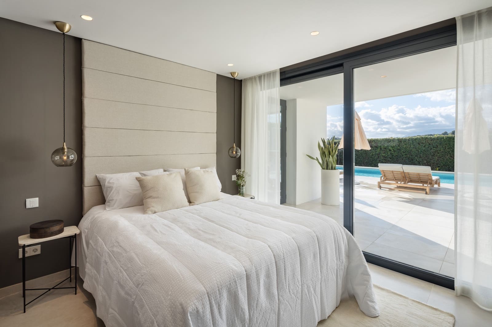 6 soveværelse Villa til salg i Nueva Andalucia med swimmingpool garage - € 3.995.000 (Ref: 9245968)