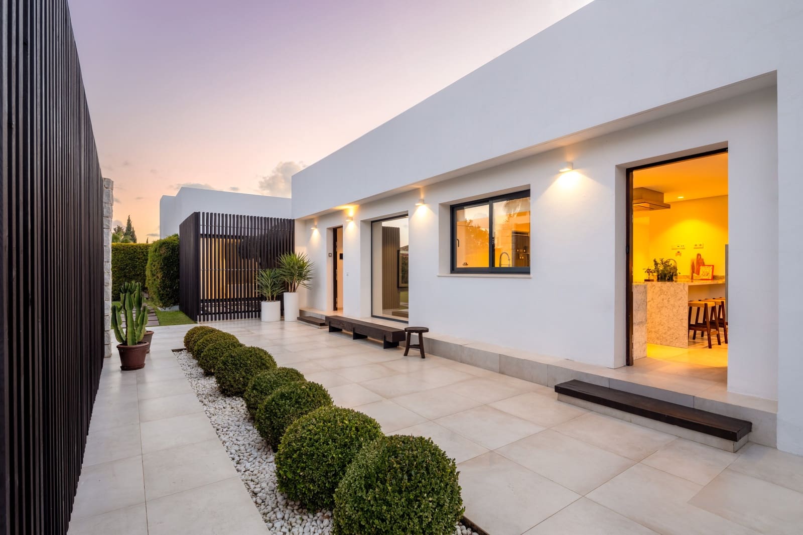 6 bedroom Villa for sale in Nueva Andalucia with pool garage - € 3,995,000 (Ref: 9245968)