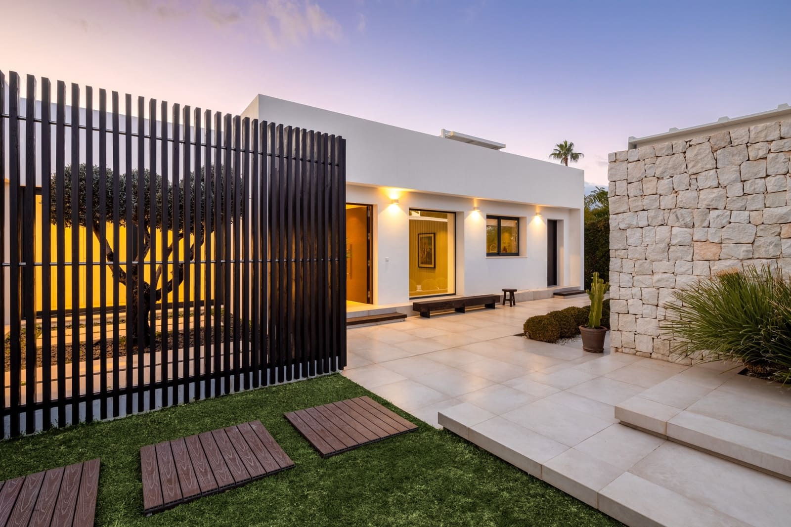 6 bedroom Villa for sale in Nueva Andalucia with pool garage - € 3,995,000 (Ref: 9245968)