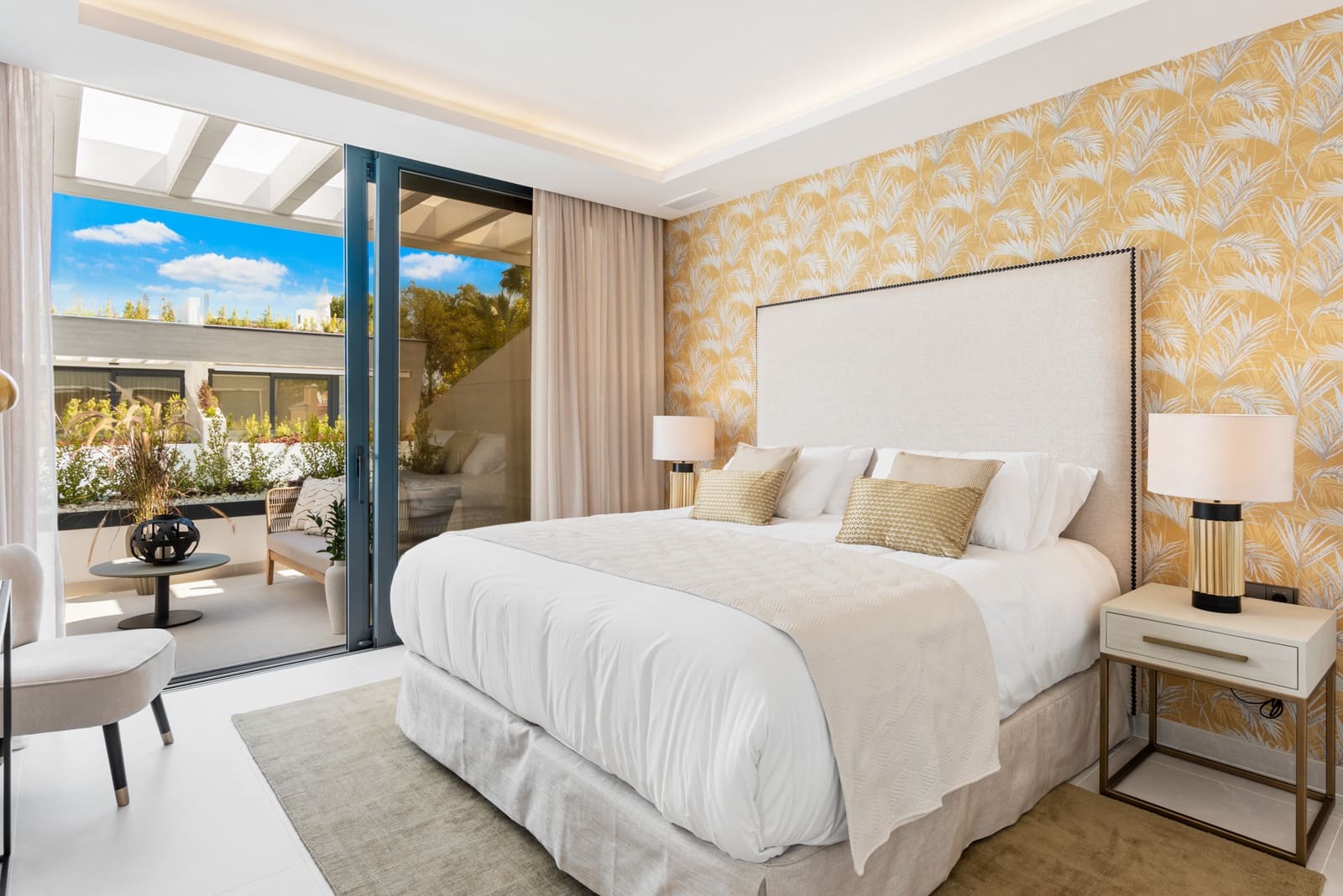 5 bedroom Townhouse for sale in Puerto Banus with pool garage - € 2,395,000 (Ref: 9245970)