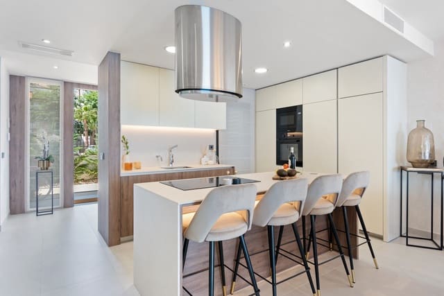 5 soveværelse Byhus til salg i Puerto Banus, Marbella med swimmingpool garage - € 2.395.000 (Ref: 9245970)