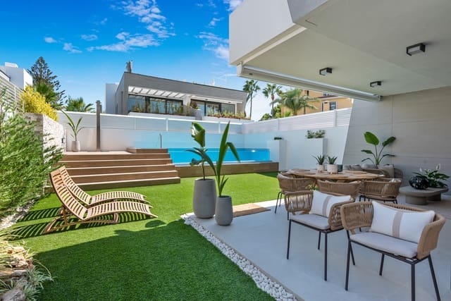 5 soveværelse Byhus til salg i Puerto Banus, Marbella med swimmingpool garage - € 2.395.000 (Ref: 9245970)