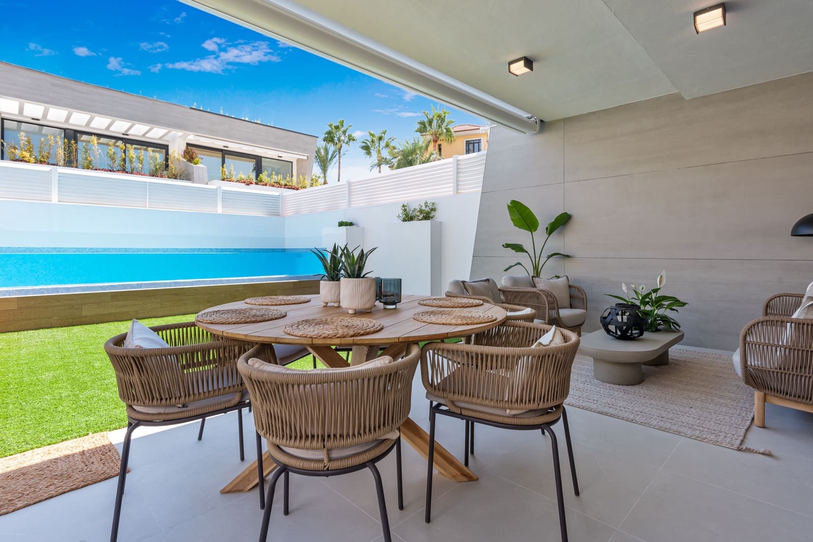 5 bedroom Townhouse for sale in Puerto Banus with pool garage - € 2,395,000 (Ref: 9245970)