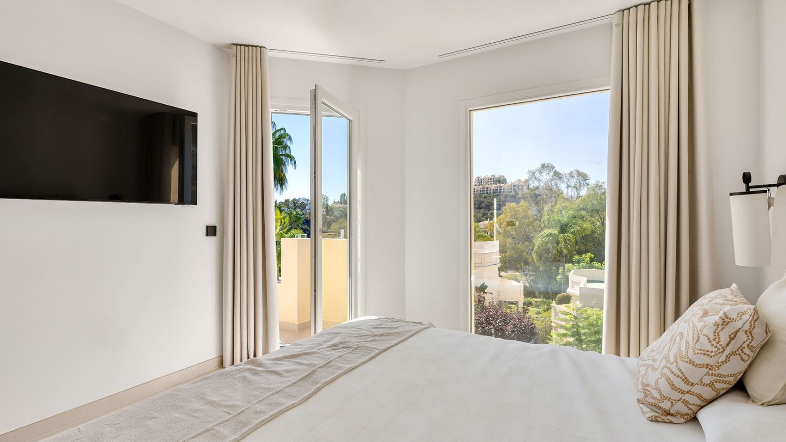 Casa de 3 habitaciones en Benahavís en venta con piscina - 1.195.000 € (Ref: 9245971)