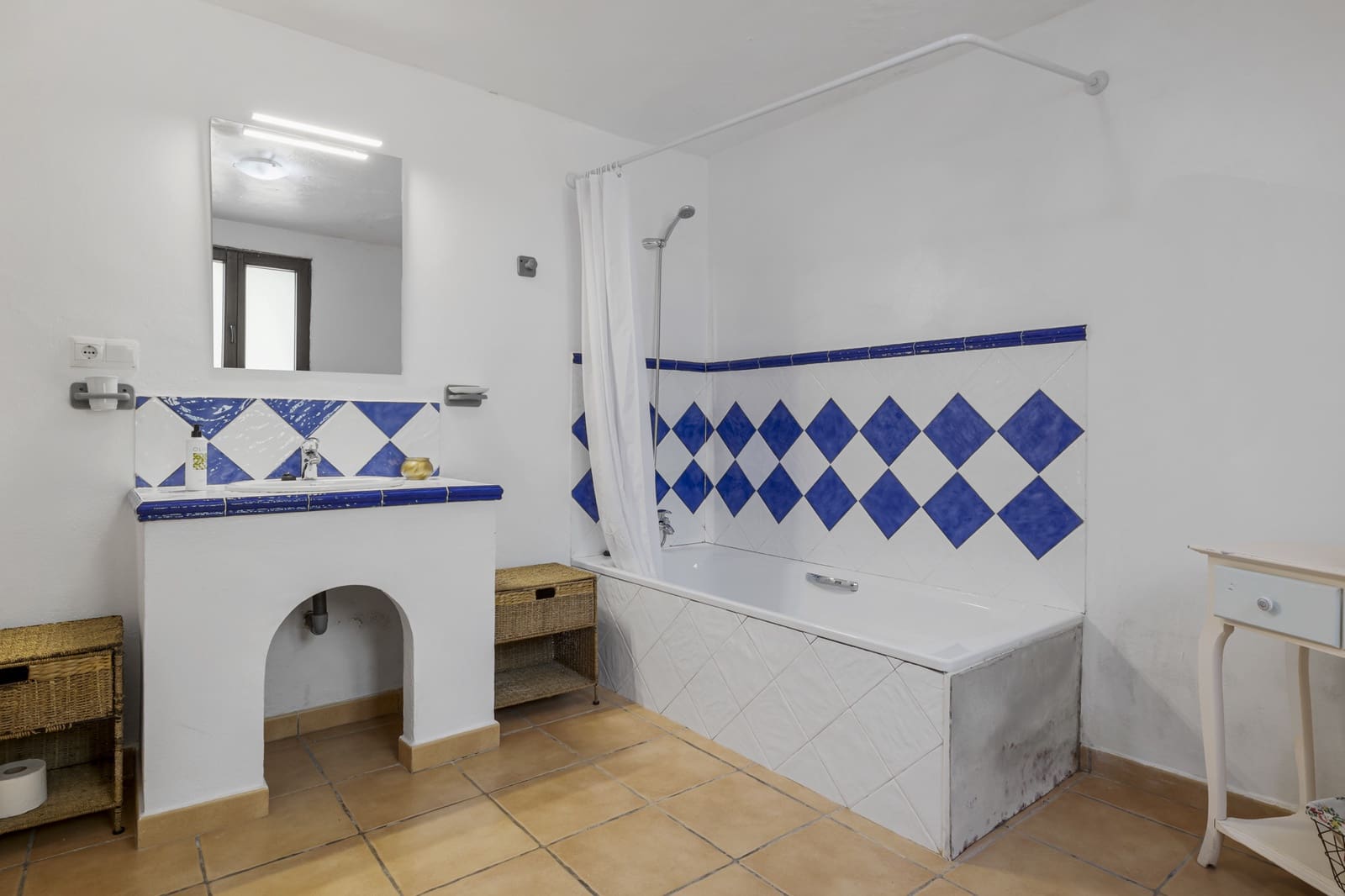 9 soveværelse Semi-Rækkehus til salg i Cortes de la Frontera med swimmingpool - € 995.000 (Ref: 9245975)