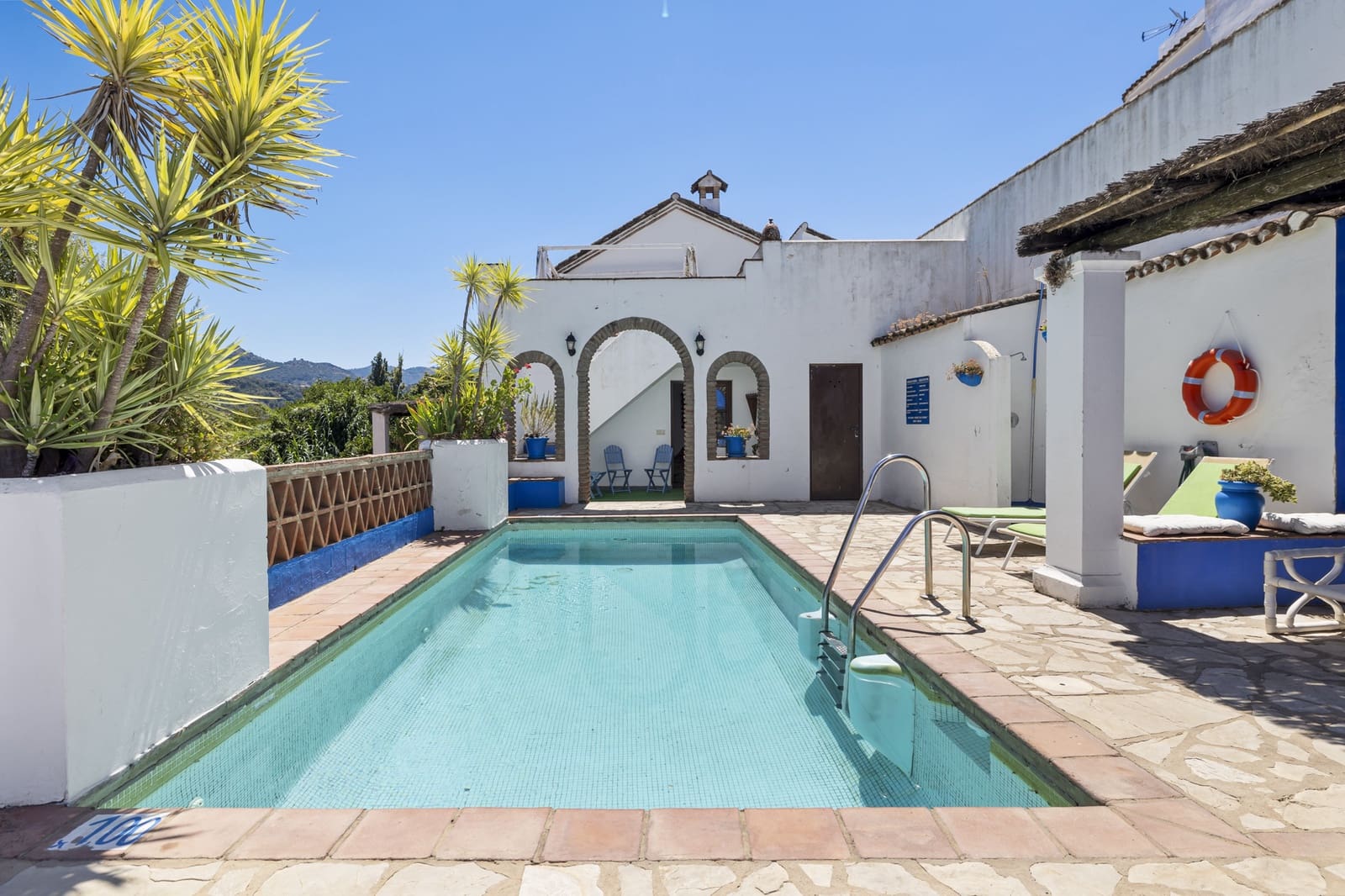 9 soveværelse Semi-Rækkehus til salg i Cortes de la Frontera med swimmingpool - € 995.000 (Ref: 9245975)