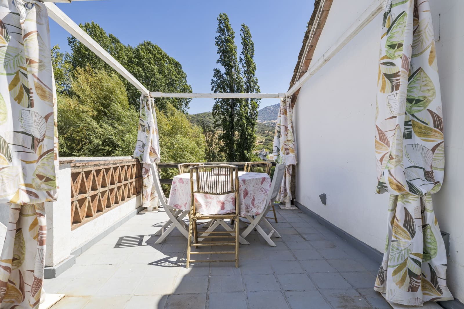 9 soveværelse Semi-Rækkehus til salg i Cortes de la Frontera med swimmingpool - € 995.000 (Ref: 9245975)