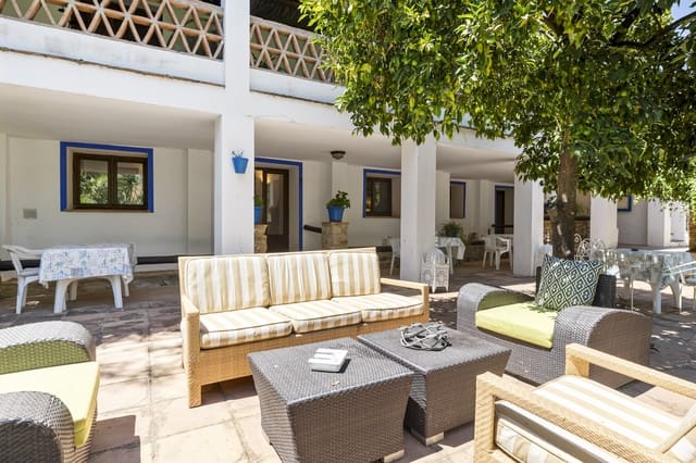 Pareado de 9 habitaciones en Cortes de la Frontera en venta con piscina - 995.000 € (Ref: 9245975)