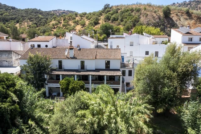 Pareado de 9 habitaciones en Cortes de la Frontera en venta con piscina - 995.000 € (Ref: 9245975)