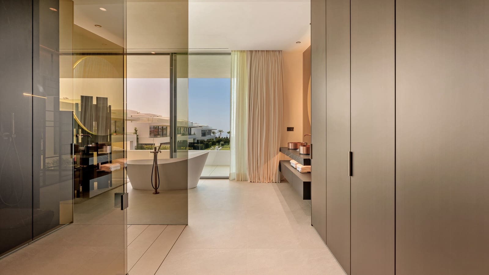 4 soveværelse Semi-Rækkehus til salg i Golden Mile med swimmingpool garage - € 7.900.000 (Ref: 9245976)