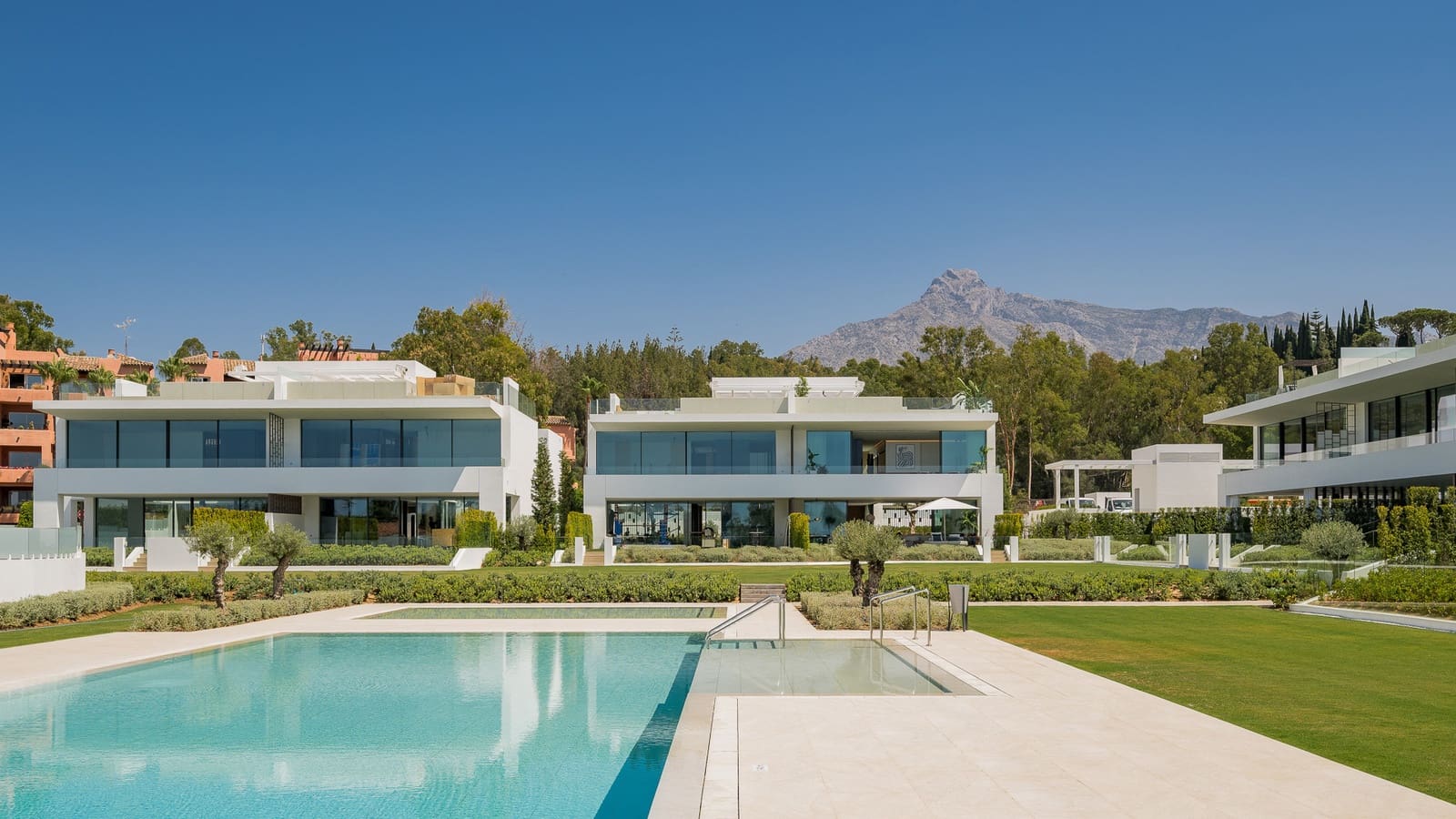 4 bedroom Semi-detached Villa for sale in Golden Mile with pool garage - € 7,900,000 (Ref: 9245976)
