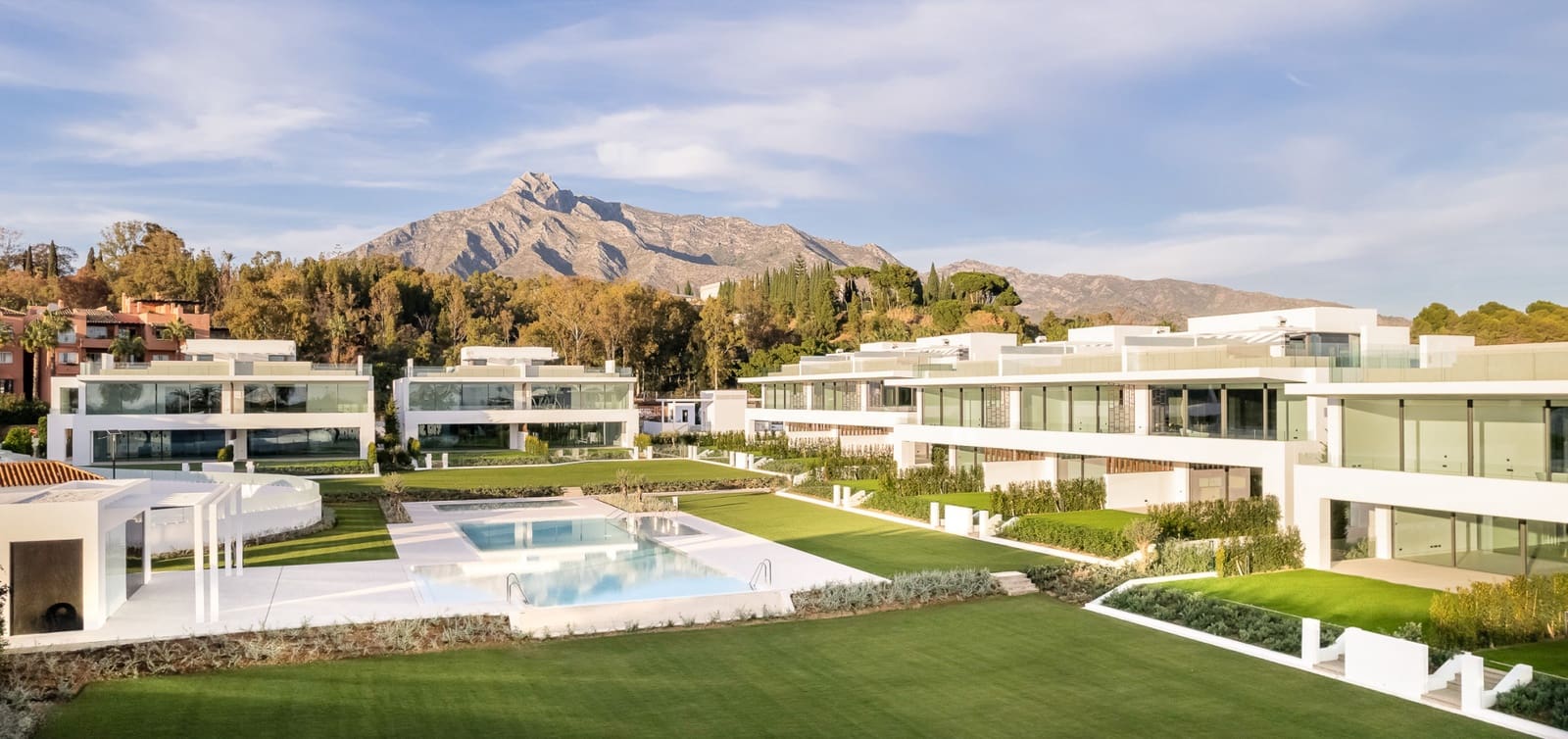 4 bedroom Semi-detached Villa for sale in Golden Mile with pool garage - € 7,900,000 (Ref: 9245976)
