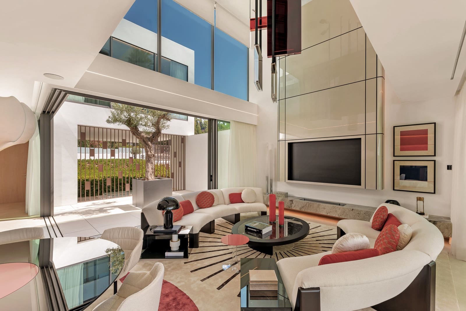 4 bedroom Semi-detached Villa for sale in Golden Mile with pool garage - € 7,900,000 (Ref: 9245976)