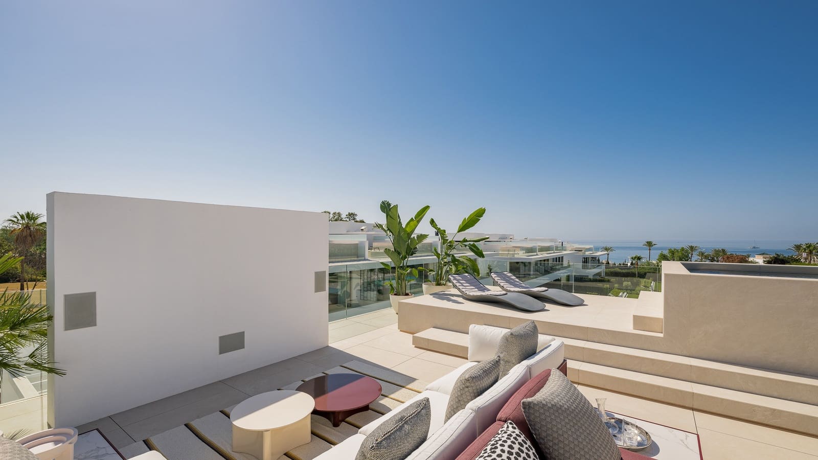 4 bedroom Semi-detached Villa for sale in Golden Mile with pool garage - € 7,900,000 (Ref: 9245976)