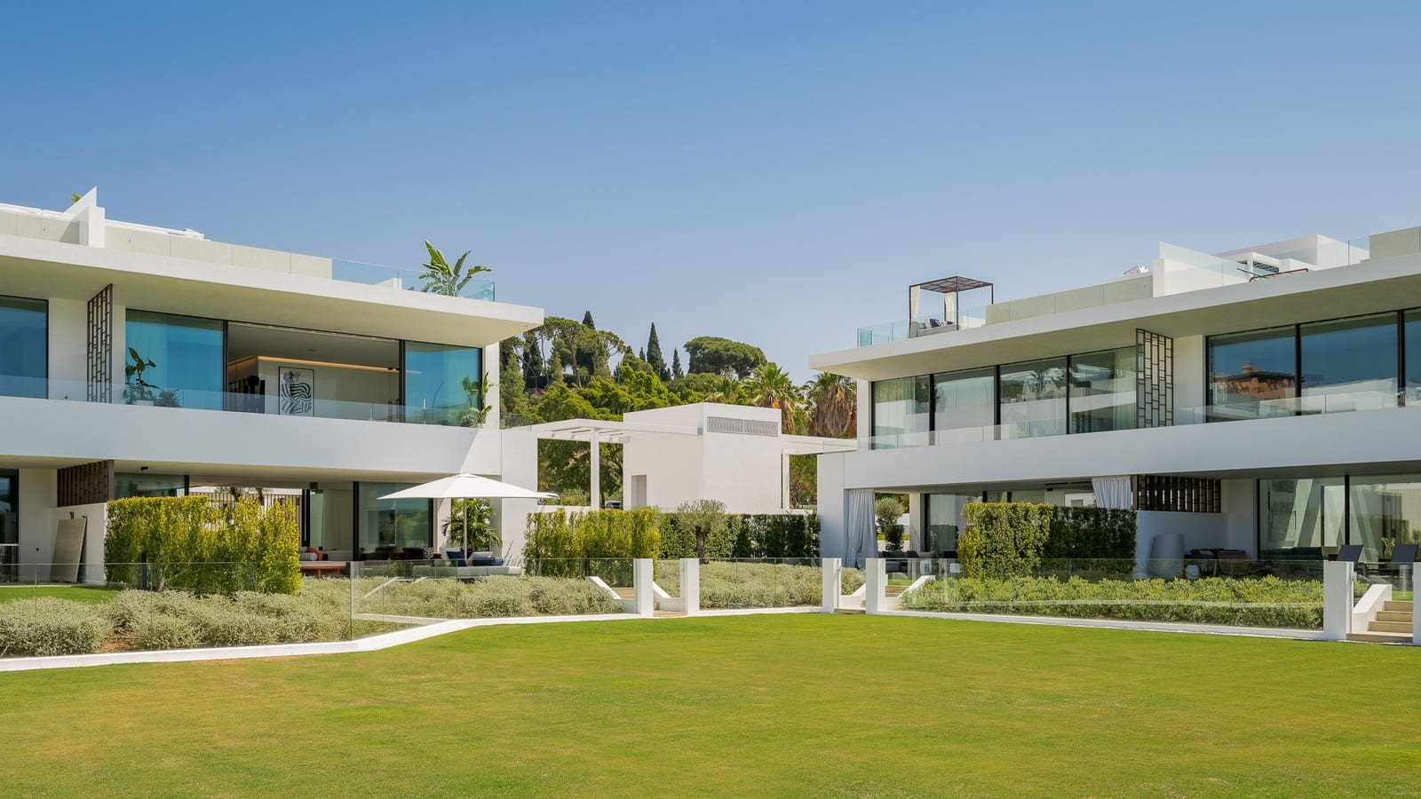 4 bedroom Semi-detached Villa for sale in Golden Mile with pool garage - € 7,900,000 (Ref: 9245976)