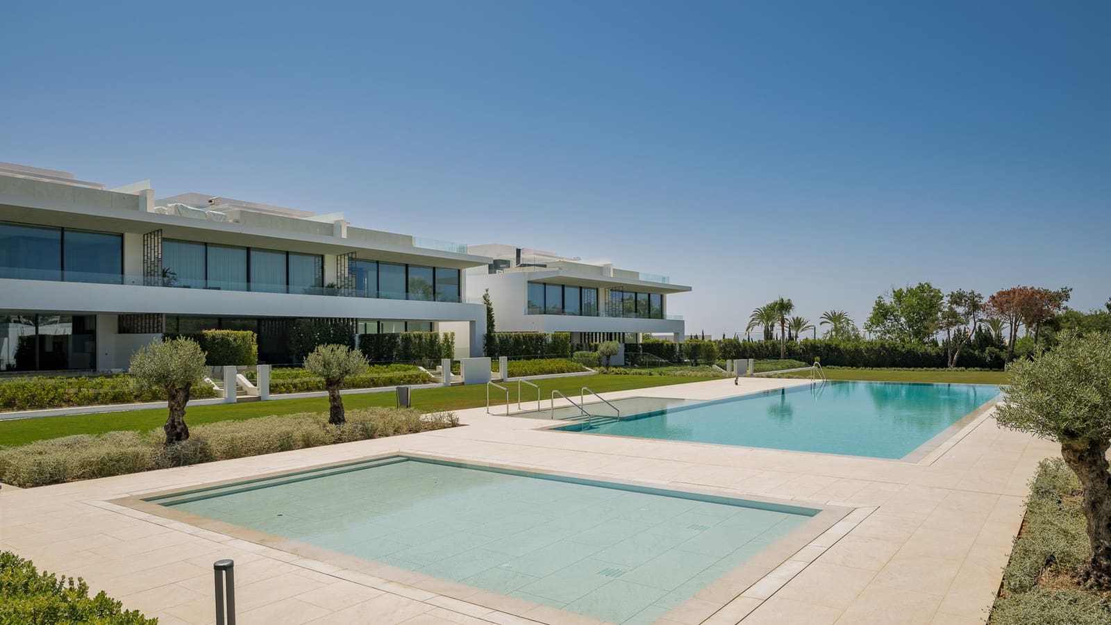 4 bedroom Semi-detached Villa for sale in Golden Mile with pool garage - € 7,900,000 (Ref: 9245976)