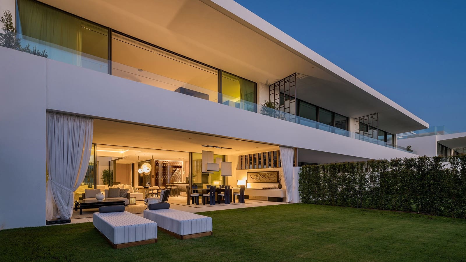 4 soveværelse Semi-Rækkehus til salg i Golden Mile med swimmingpool garage - € 7.500.000 (Ref: 9245977)