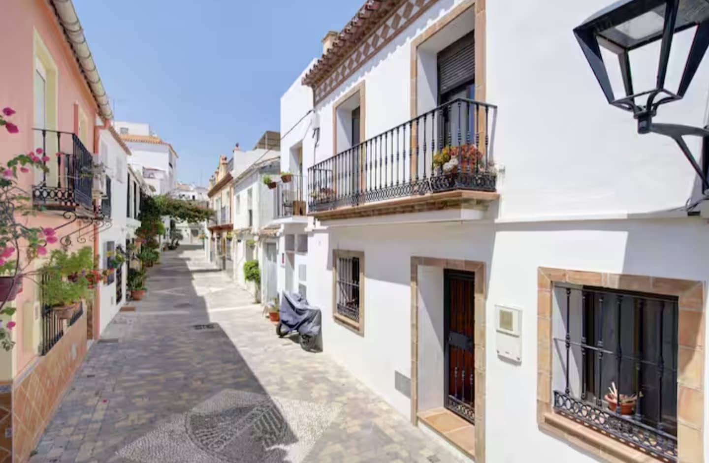 2 slaapkamer Huis te koop in Estepona - € 349.995 (Ref: 9245979)
