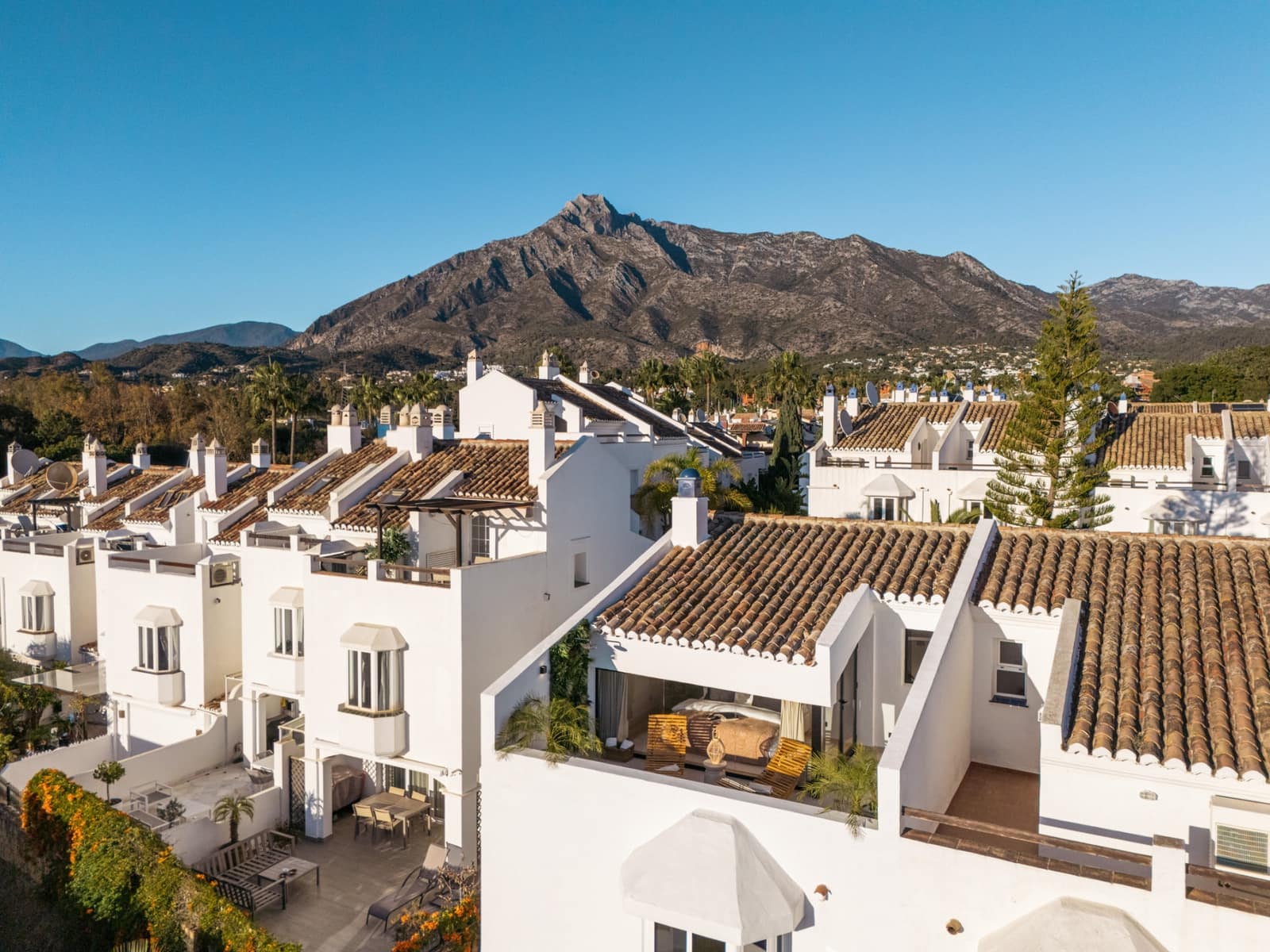 4 quarto Casa em Banda para venda em Marbella com piscina garagem - 1 950 000 € (Ref: 9245981)