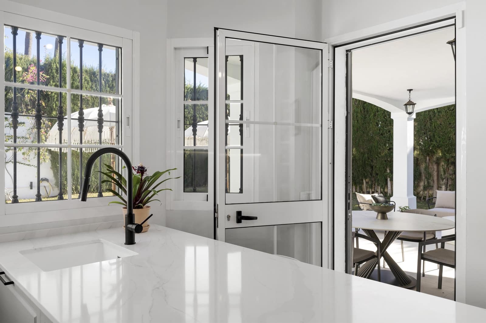 4 Zimmer Villa zu verkaufen in Mijas Costa mit Pool Garage - 999.000 € (Ref: 9245982)