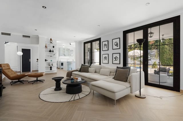 4 soverom Villa til salgs i Mijas Costa, Mijas med svømmebasseng garasje - € 999 000 (Ref: 9245982)