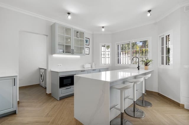 4 soverom Villa til salgs i Mijas Costa, Mijas med svømmebasseng garasje - € 999 000 (Ref: 9245982)