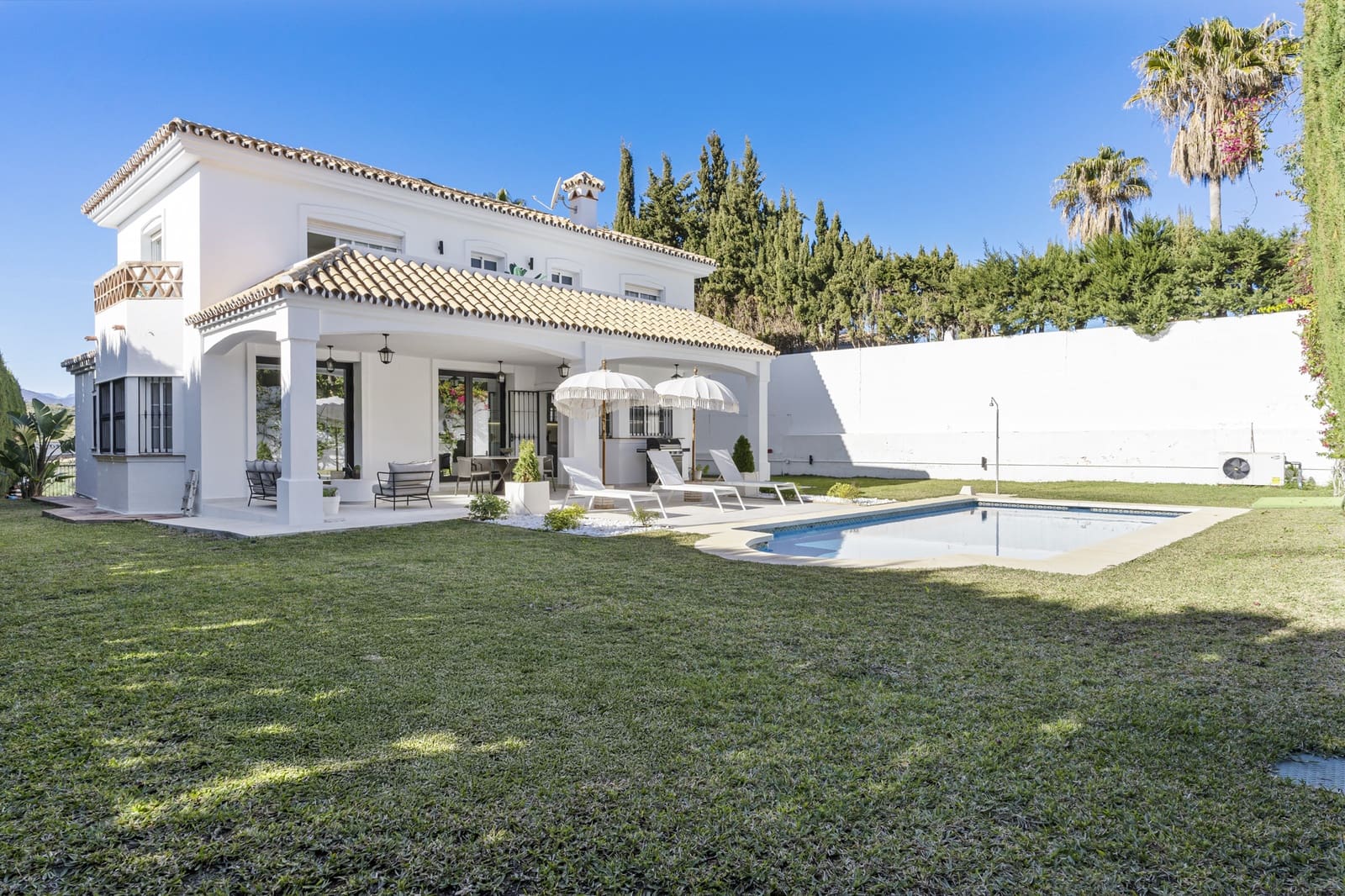 4 sovrum Villa till salu i Mijas Costa med pool garage - 999 000 € (Ref: 9245982)